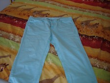 pantacourt   bleu  turquoise    taille   48/50  tbe