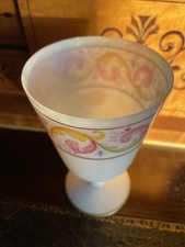 OPALINE SAVONNEUSE CHARLES X DECOR DE VOLUTES PEINTES COUPE VERRE PIÉDOUCHE