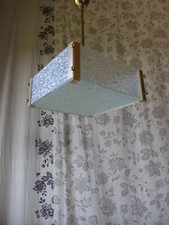 Ancien lustre suspension en verre et métal doré forme carrée années 50 / 60