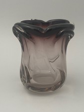 VASE FORME LIBRE FOND BLANC ET VIOLET TRAVAIL FRANCAIS H3955