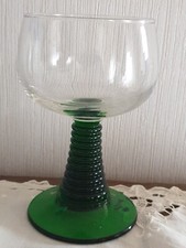 Verre à vin blanc d'Alsace style ROEMER 27 cl pied vert soufflé filigrané  NEUF