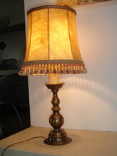 lampe d'ambiance ancienne années 40-50 pied bronze et abat jour en peau et tissu