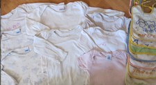 Gros lot de 8 bodys manches longues + 7 bavoirs 18 - 24 mois