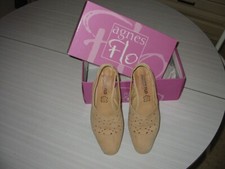 chaussures dame beige très bon état. Dessus doublure cuir. Marque Agnès FLO     