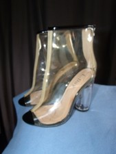 Magnifique paire de chaussures femmes transparentes