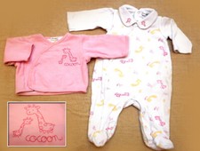 Lot 3 mois COCOON gilet rose + pyjama girafes + body blanc très bon état 