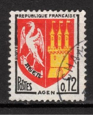 Variété sur n° 1353A oblitéré. Écusson collé au cadre.