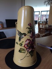 Pot A Charbon Fer Alu Peint A La Main Motif Fleurs Et Colibri État Correct
