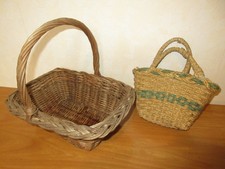 2 petits paniers à anse en osier