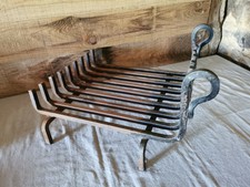 PORTE BUCHES GRILLE CHEMINEE EN FER FORGE    CHE 401