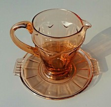 pichet et son plateau en verre pressé  moulé année 1950