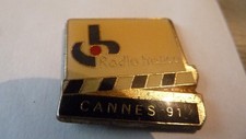   PIN'S  VINTAGE  RADIO FRANCE  /  CANNES  91   /  TRES  RARE
