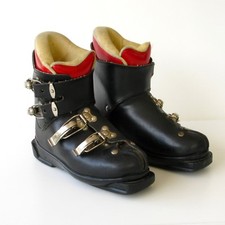 Ancienne paire de chaussures de Ski Enfants à crochets -Plastique noir et rouge