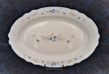 ARCOPAL * 1 plat creux ovale 35 x 24 x 3 cm petites fleurs bleues blanches     