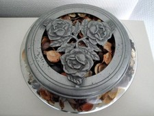 pot pourri en verre et couvercle 3 roses en étain 95% avec fleurs séchées marron