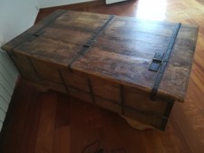 Superbe coffre-table en bois, lourde et super jolie ♥