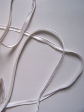 § 1m50 ruban satin passepoil blanc cassé