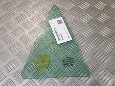 Glace / vitre fixe porte arrière droite - Toyota Auris I 5 portes de 2007 à 2012