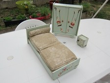 masion de poupées année 50 (armoire +literie+table de nuit) 
