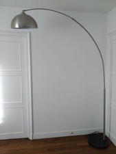 Lampadaire arc, métal gris argenté.