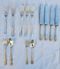  Lot de 13 Couverts Divers en Métal Argenté !