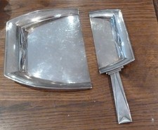 Ramasse miettes avec sa pelle en métal argenté de la maison GALLIA  #556#