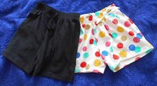 * Nouveau * TU Kids 4-5yrs (104-110 cm) x2 Short De Couleur Polka Dot & Noir Designs