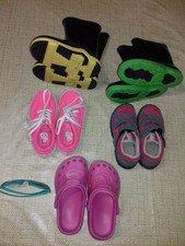 2 bottes de pluie, baskets Vans, chaussures randonnée Quechua, chaussons  Crocs