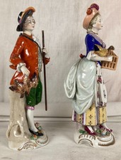 Paire de STATUETTE en PORCELAINE de SAXE doree emaillee signe couple 24 cm N