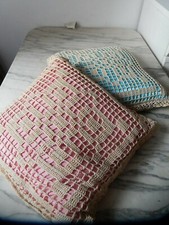 PAIRE DE COUSSINS ANCIENS VINTAGE TISSUS SATINE ROSE TURQUOISE NAPPERON CROCHET 