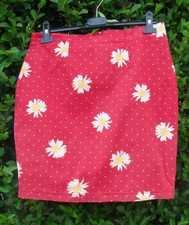 Jupe courte, tissu rouge imprimé de marguerites, Promod, taille 40