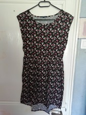 Robe noire à imprimé fleuri, marque Kiabi, taille 12 ans