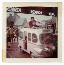 PHOTO COULEUR MANÈGE Glaces Vers 1960 Fête Foraine Enfant Jeu Petit Bus  Bois 