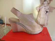 CHAUSSURE COMPENSE PLATEFORME CONFORTABLE BEIGE T. 38  TRES BON ETAT