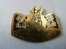  PIN'S  SANGLIER  /  FONTAINE  D'  ARGENT   /   SUPERBE