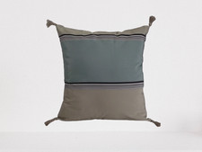 coussin (40x36 cm) satiné bleu-vert et beige à rayures noire et blanche