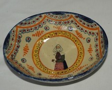 P} Plat creux, ovale, Faïence de QUIMPER HENRIOT Début XXème