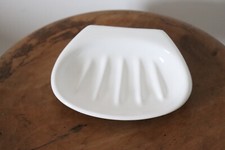 VINTAGE  PORTE SAVON MURAL  EN FAIENCE BLANCHE