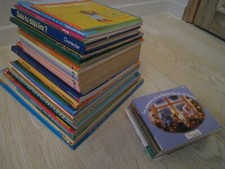 Lot de contes comptines rondes pour enfant - 35 livres 5 CD 1 DVD