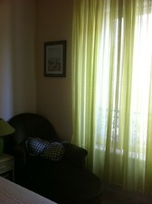 Une paire de voilages couleur anis H.240cm 