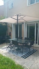 TABLE DE JARDIN AVEC PARASOL