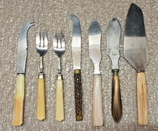 Ancien Lot de 7 Couverts Divers de Table dont Couteaux Fromage Manche Différent 