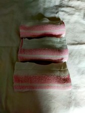 LOT DE 3 SERVIETTES DE TOILETTE ROSE ET BLANCHE