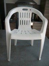 FAUTEUIL EN PLASTIQUE ENFANTS ANNEES 90 - Hauteur 51 cm - Hauteur assise 27 cm