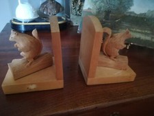 PAIRE de SERRE OU PORTE LIVRES , ÉCUREUILS EN BOIS CLAIR SCULPTÉ