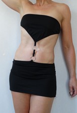 Robe noire très sexy dos nu avec string. Taille 36/38.