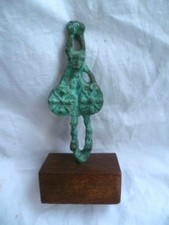 STATUETTE EN BRONZE NURAGHI SUR SOCLE EN BOIS