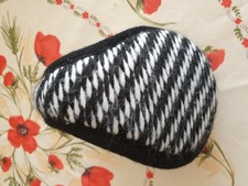 Cache oreilles noir et blanc fourré