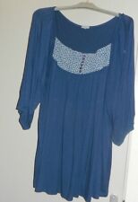 222-TUNIQUE MARINE AVEC EMPIECEMENT FLEURI ENCOLURE -T50/52- portée 2 fois -