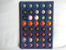 Lot de 40 capsules de champagne en très bon etat avec support